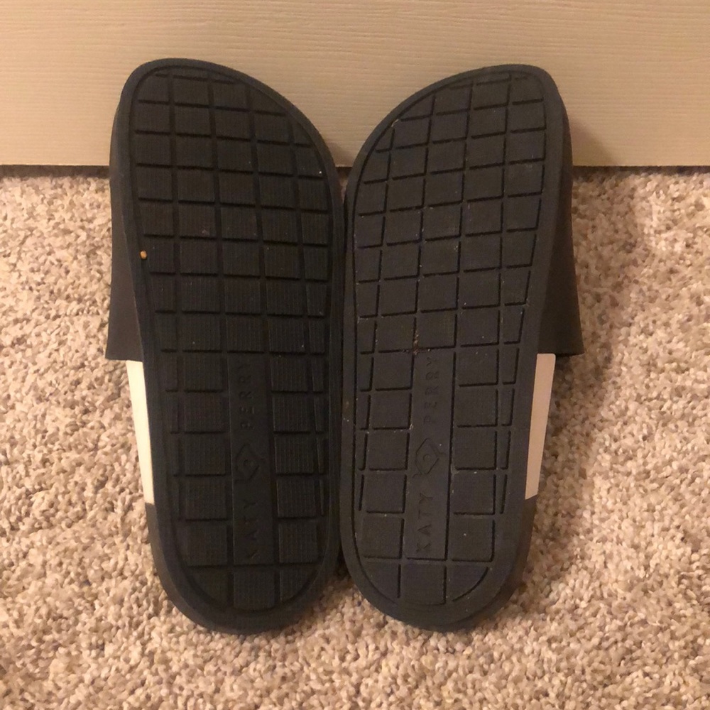 Katy Perry Slides - Picture 4 of 4
